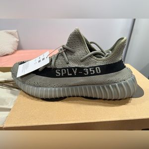 Yeezy 350 V2